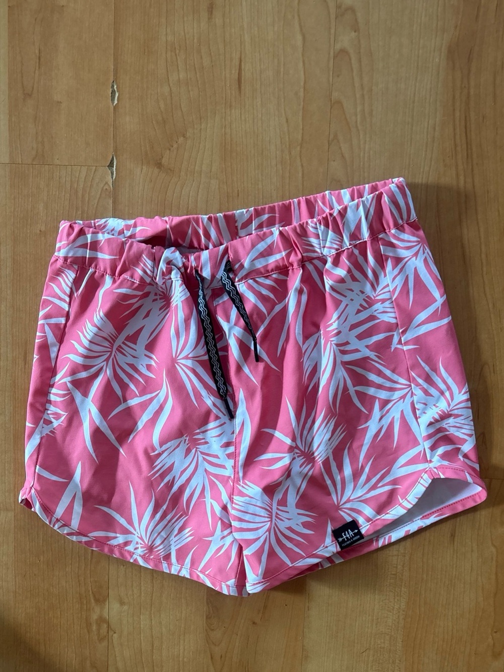 Girls Feather 4 Arrow- Sugar Coral W/ White Castaway Swim Shorts Size 12